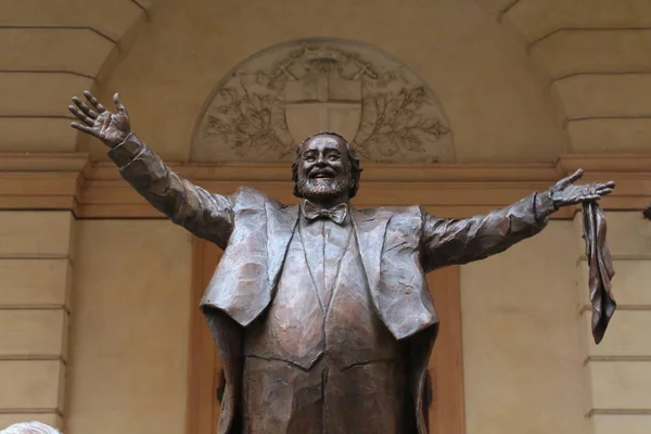 Luciano Pavarotti cancer