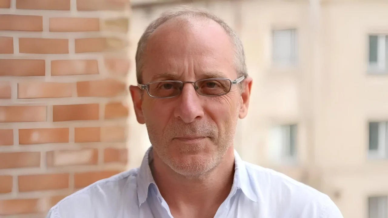 Luca De Fiore: Can Authors Cheat LLMs by Suggesting a Positive Peer Review?