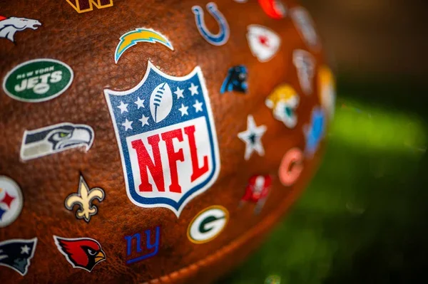 NFL legends against lung cancer